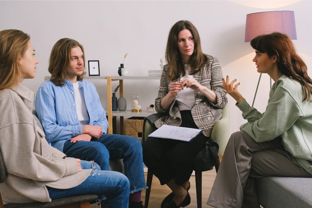 Wellbrook Recovery shows a family therapy session to explain the stages of addiction