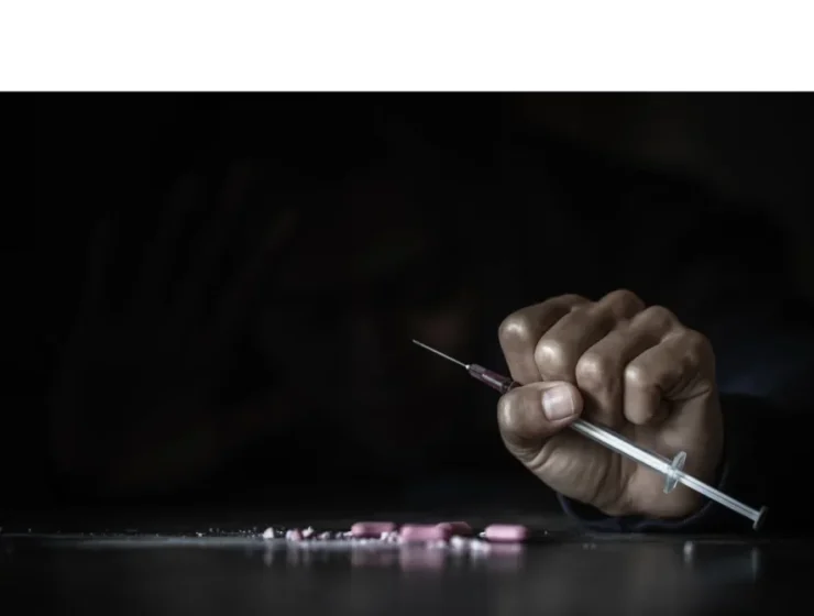 Fist with syringe and drugs - can you die from drug and alcohol withdrawal?