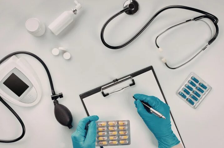 Doctor reviewing patient's medication doses during medical detox, ensuring that dependence on detox medications won't form
