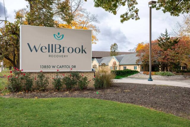 Two states, one standard of care.

In Chardon, Ohio: a close-knit community on a beautiful 7-acre property.

In Brookfield, Wisconsin: elegance meets comfort, with advanced amenities and a home that doesn't feel like an institution.

Different property, same idea: a place worth healing in.